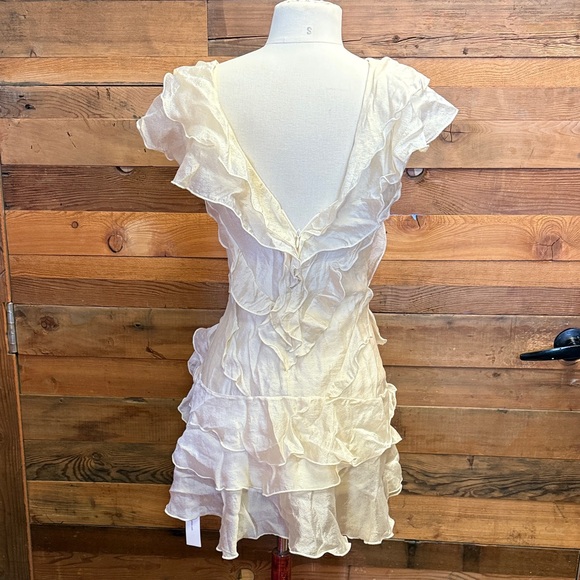 Commense Elegant Cream Dress - Picture 4 of 4